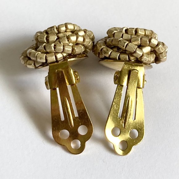 Vintage Gold Beaded Clip On Earrings Bead Cluster 70s Taiwan Hand Knotted - Picture 8 of 10